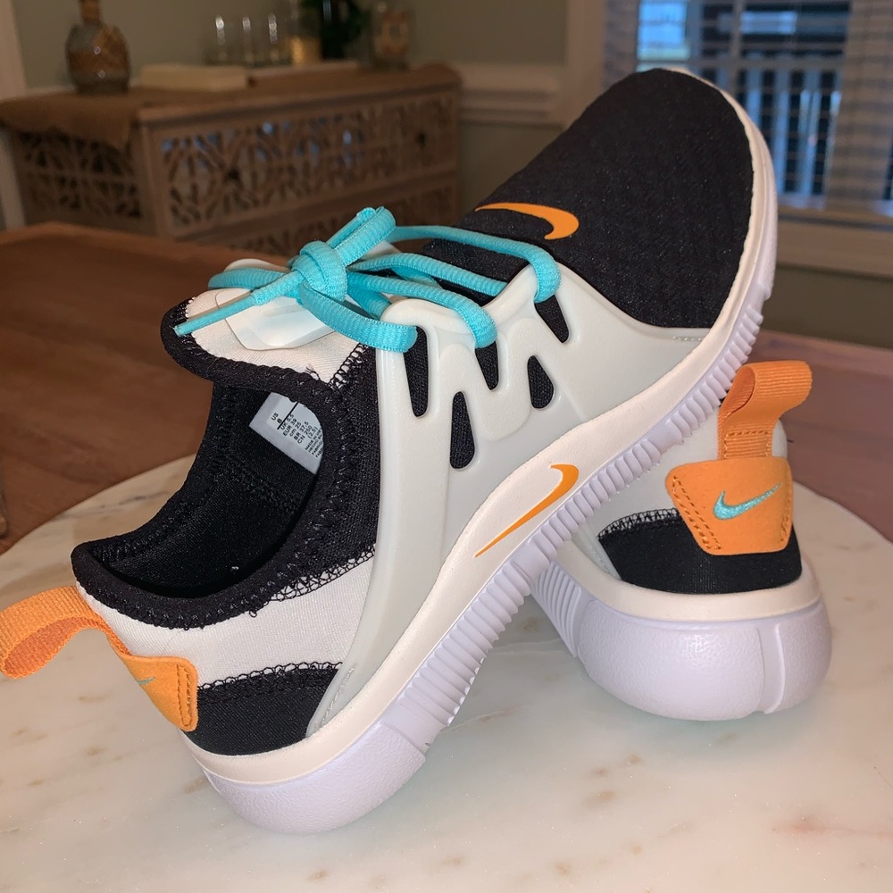 BRAND NEW NEVER WORN Nike Tennis Shoes
